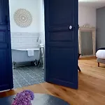 Chateau De La Voirie - D'hotes Bed and breakfast Frossay