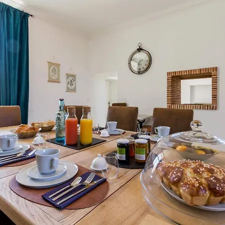 Chateau De La Voirie - D'hotes Bed & Breakfast Frossay