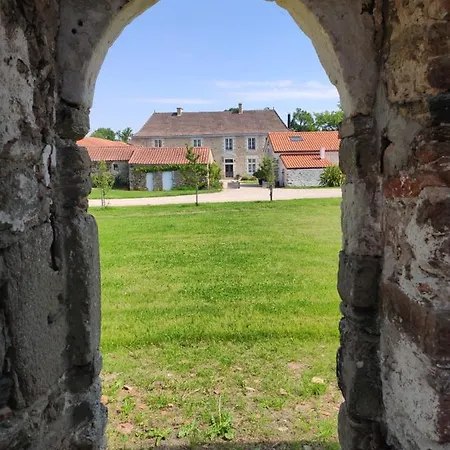Chateau De La Voirie - D'hotes Bed & Breakfast Frossay